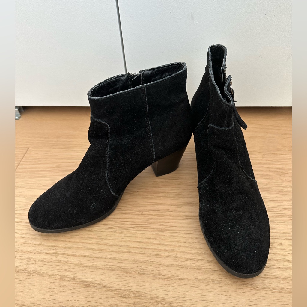 Gh Bass Black Suede Heeled Bootie Size 8